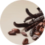 A moment of flirtation between leathery vanilla and sumptuous cocoa.